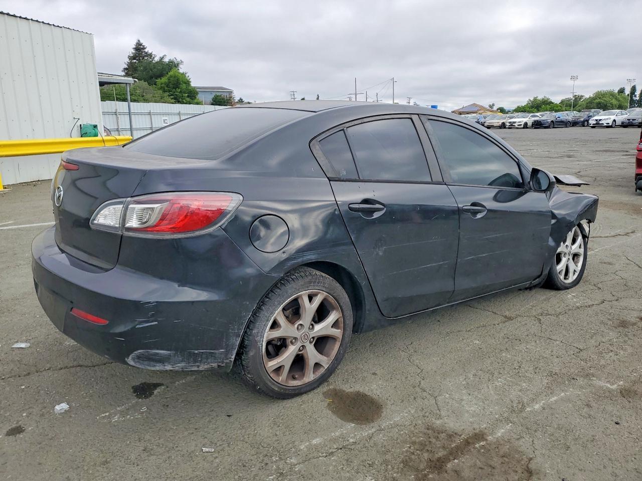 2013 MAZDA 3