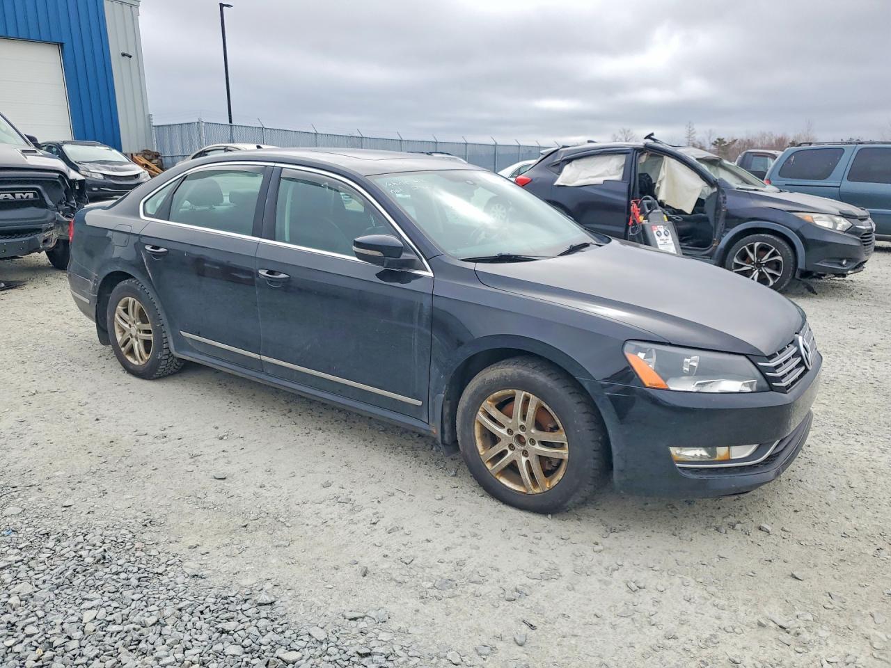2014 VOLKSWAGEN Passat