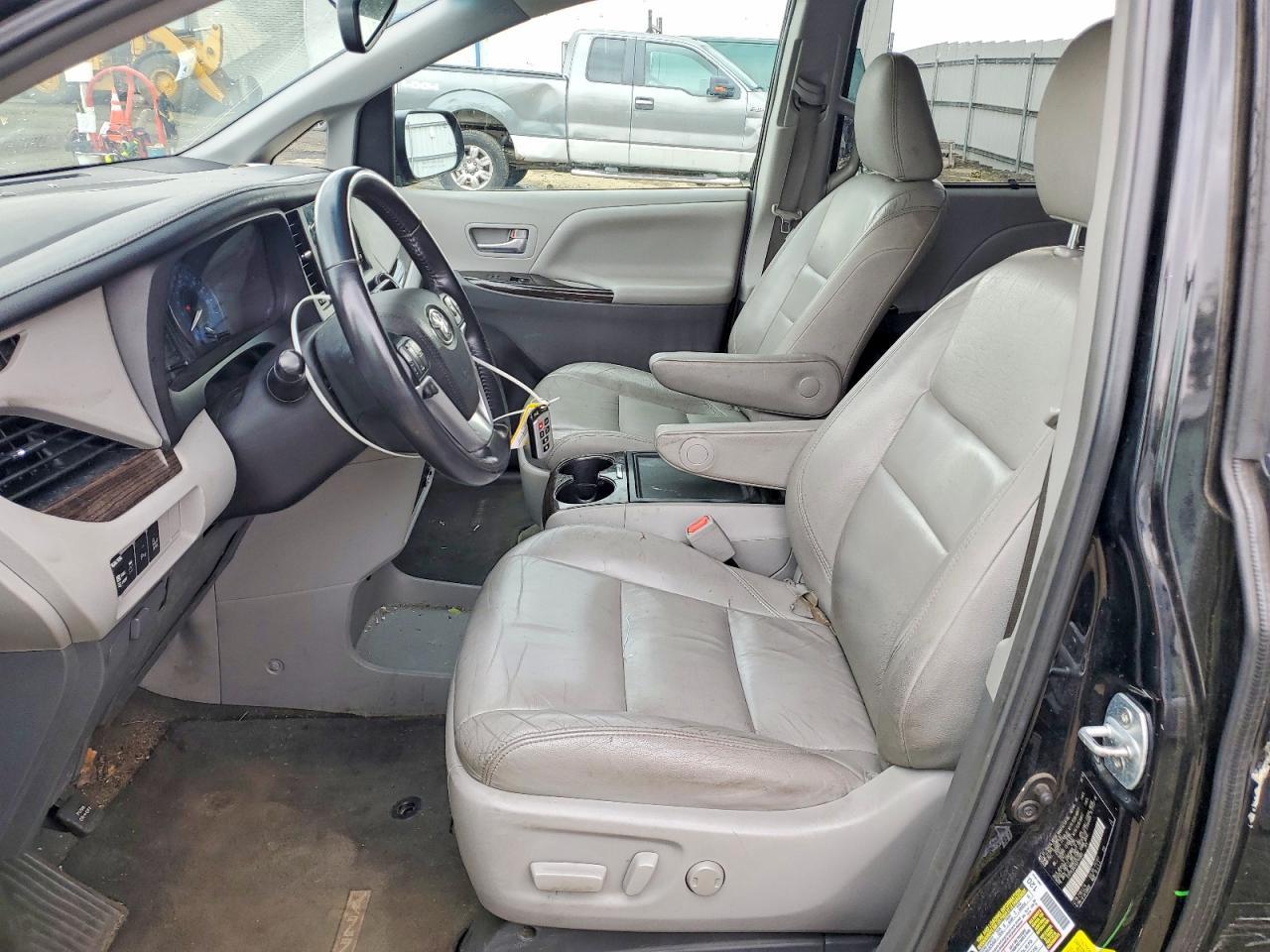 2016 TOYOTA SIENNA