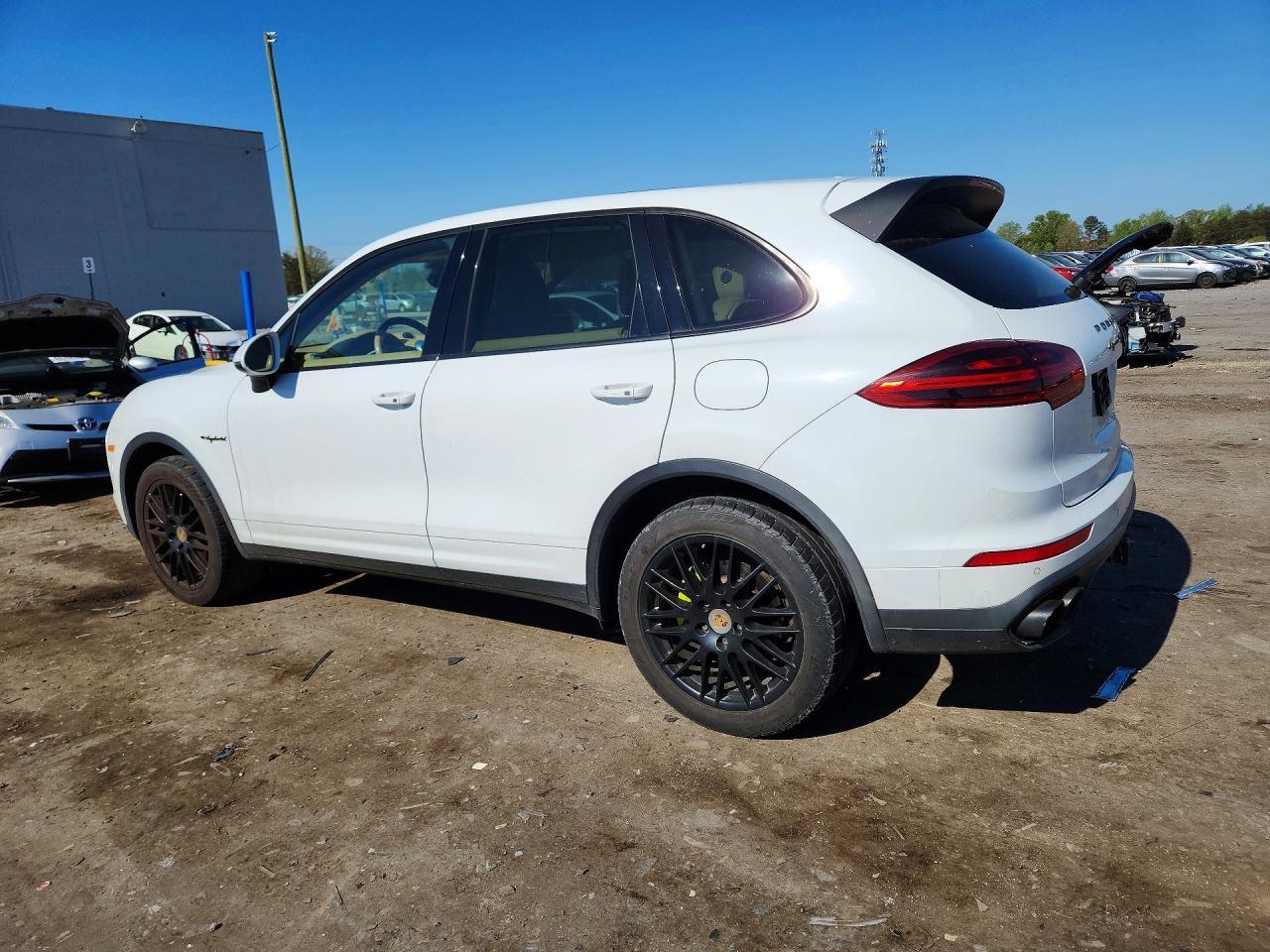 2015 PORSCHE CAYENNE