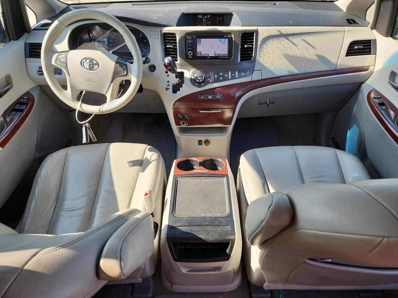 2014 TOYOTA SIENNA