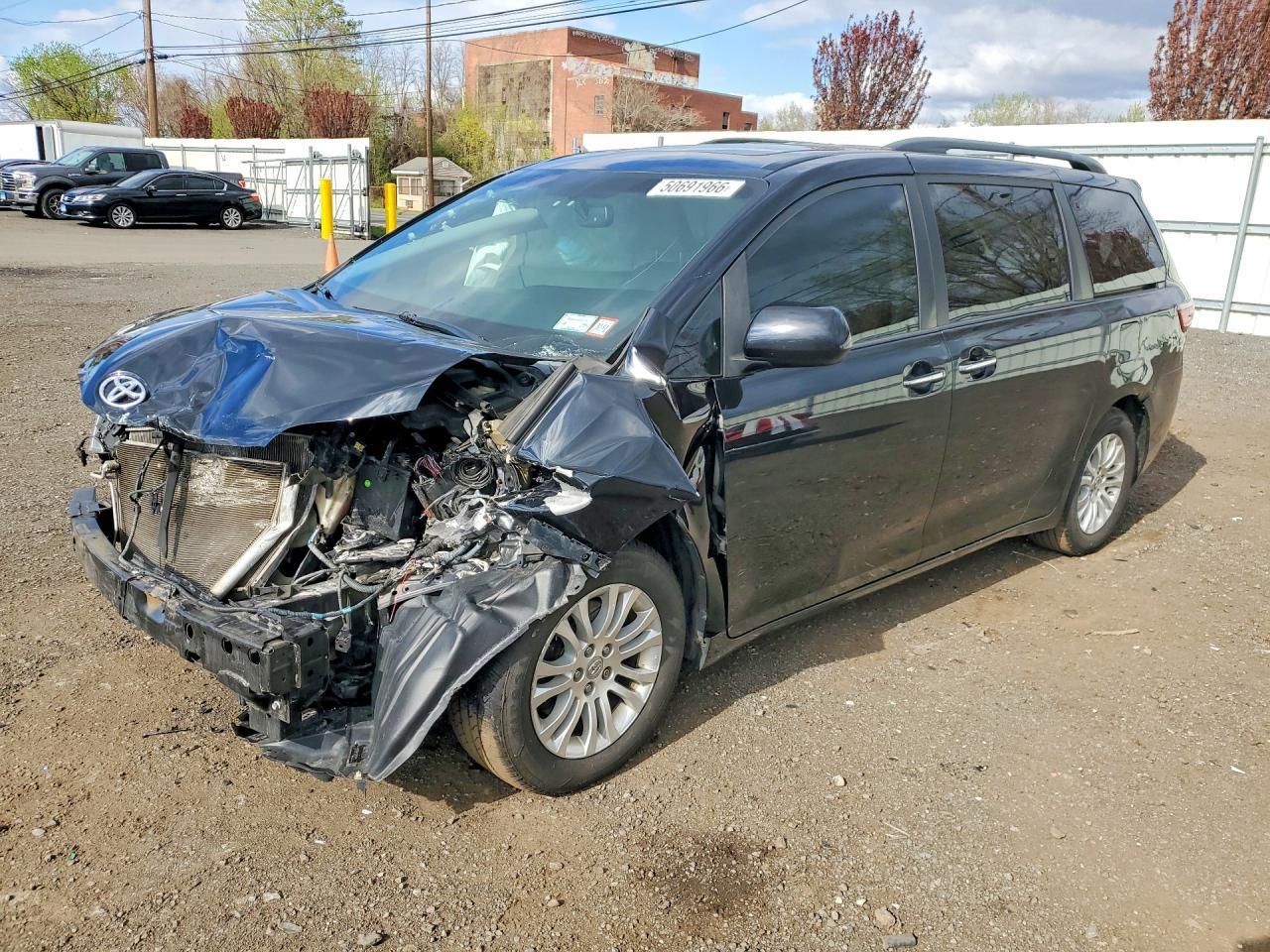 2016 TOYOTA SIENNA