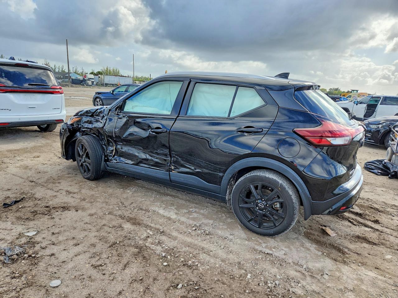2024 NISSAN KICKS