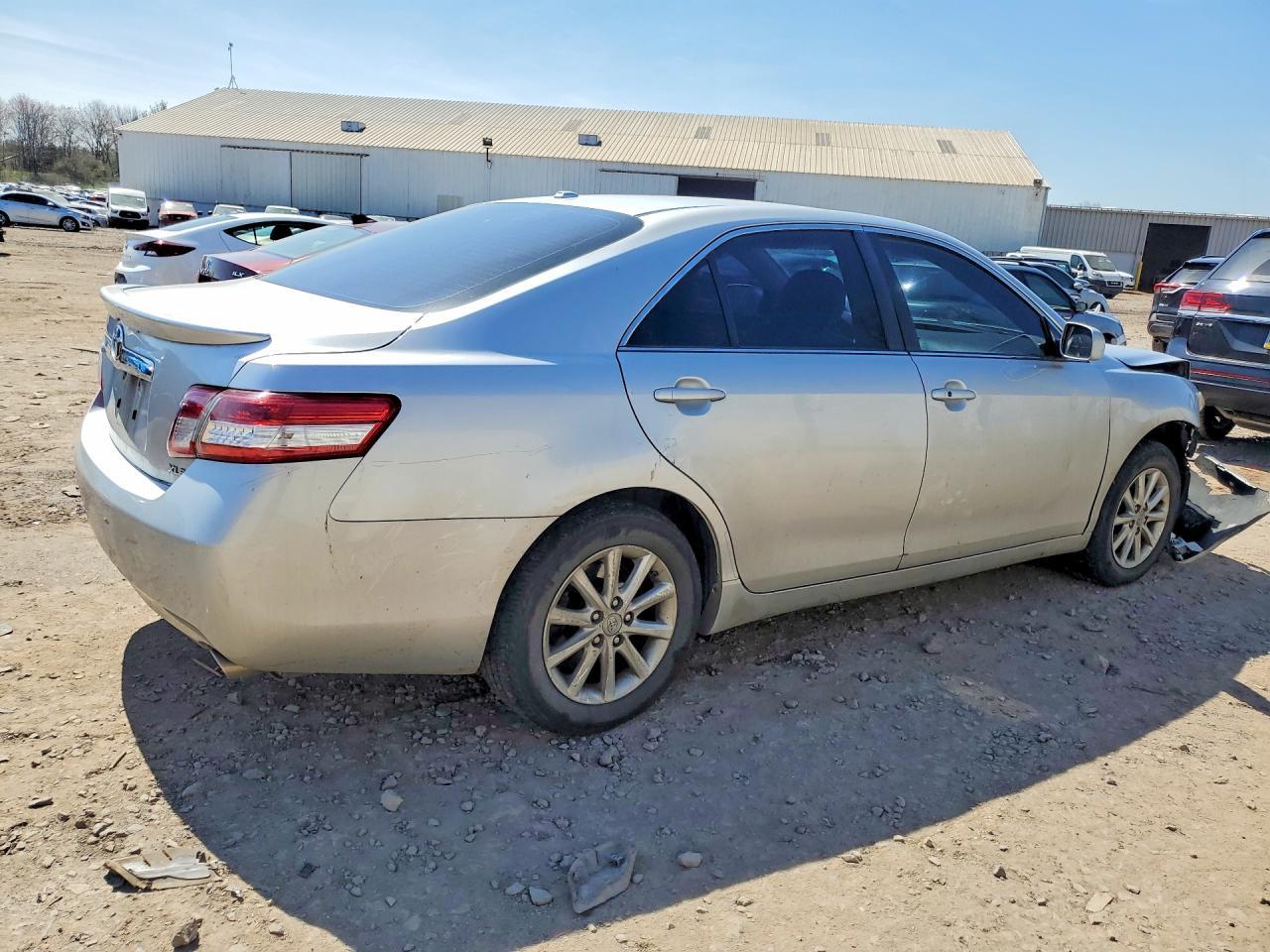 2011 TOYOTA CAMRY