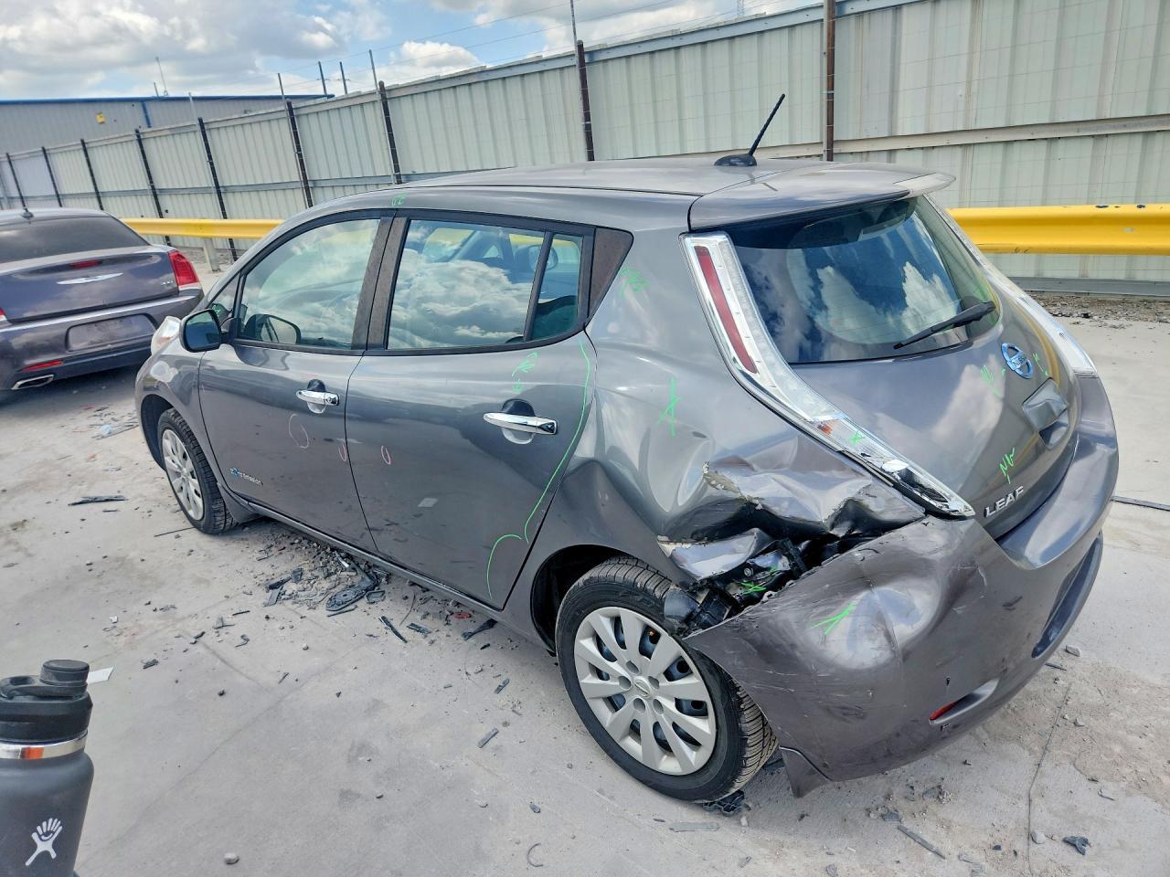 2015 NISSAN LEAF