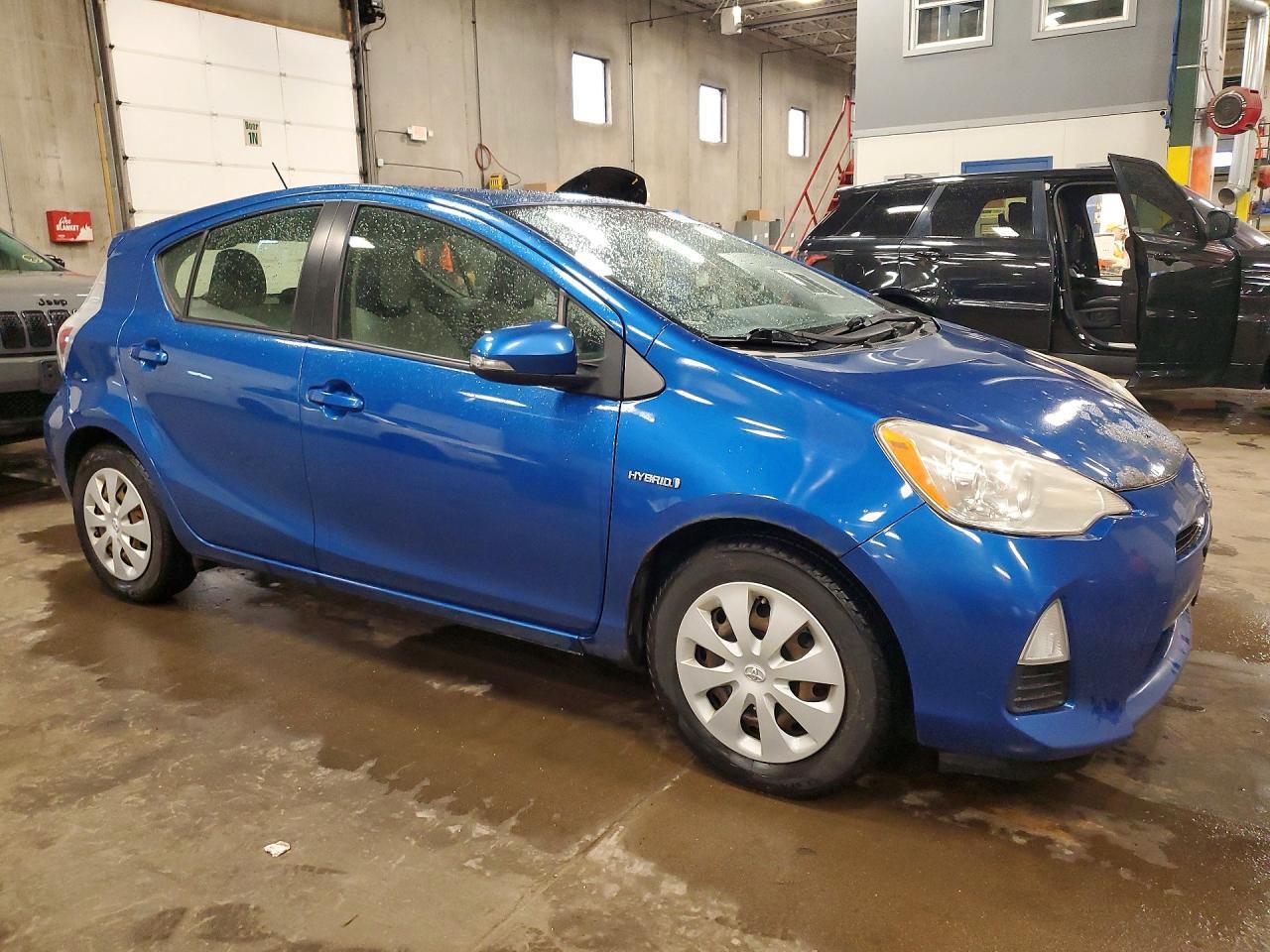 2013 TOYOTA Prius c