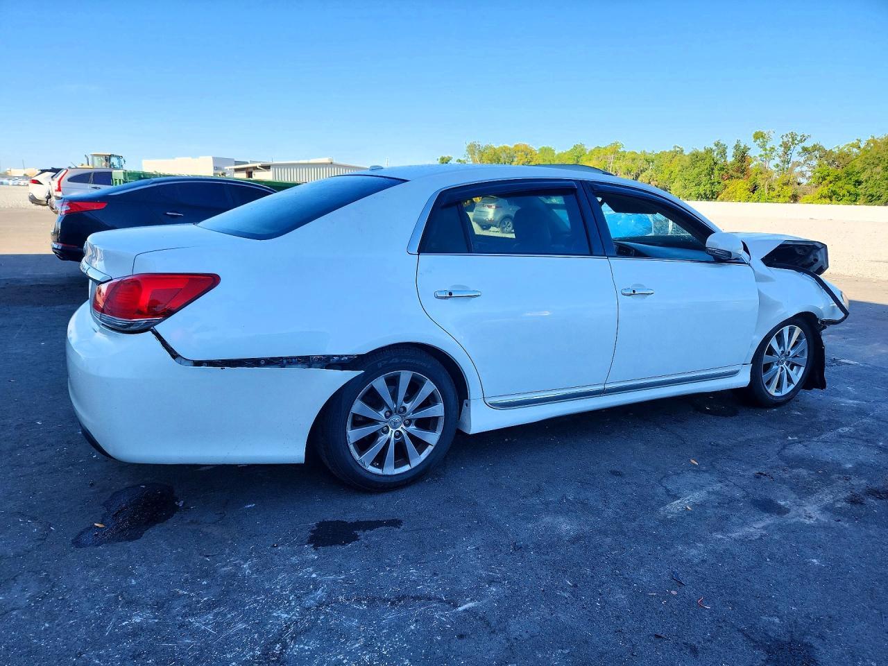 2011 TOYOTA Avalon