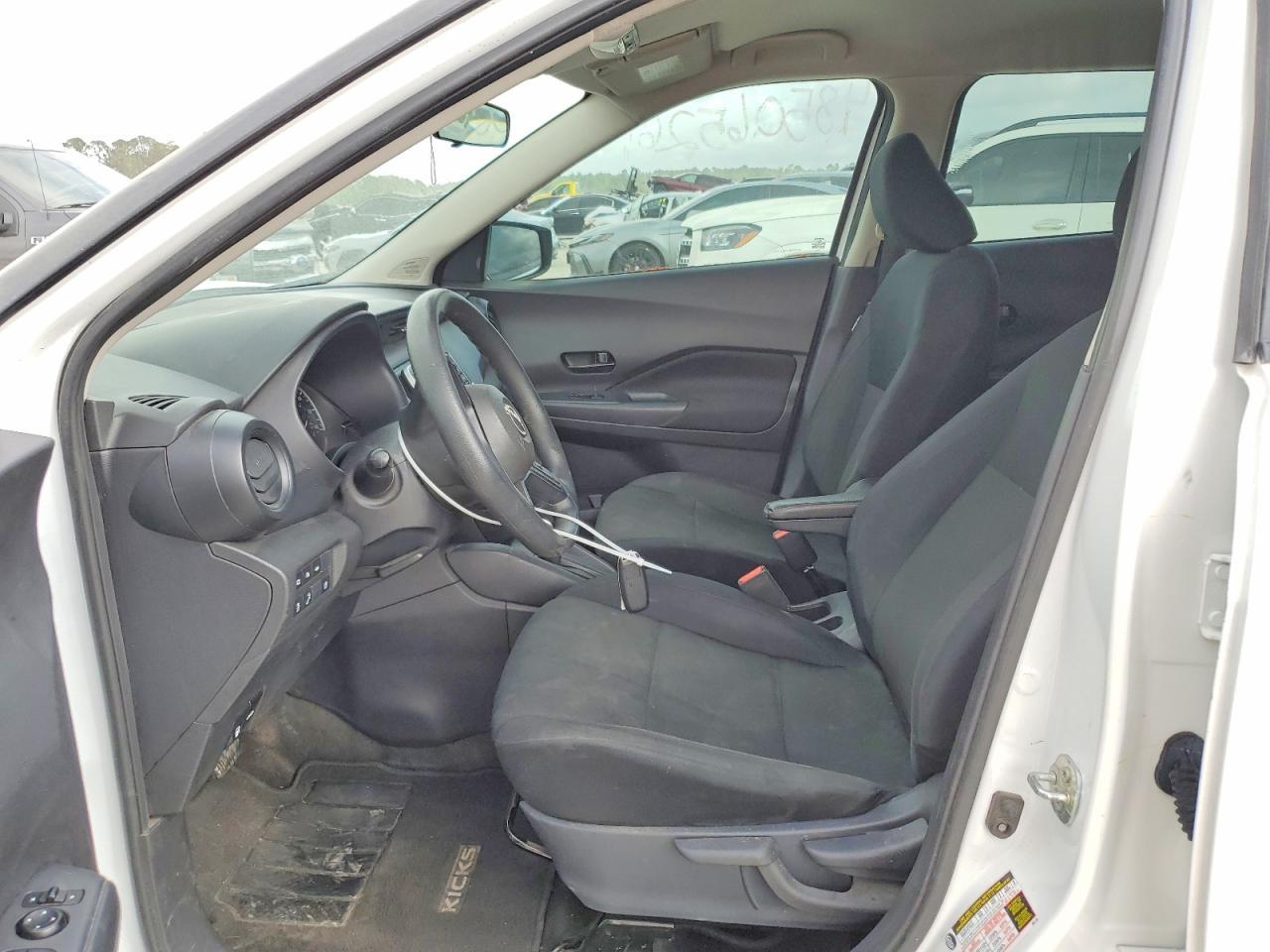 2024 NISSAN KICKS