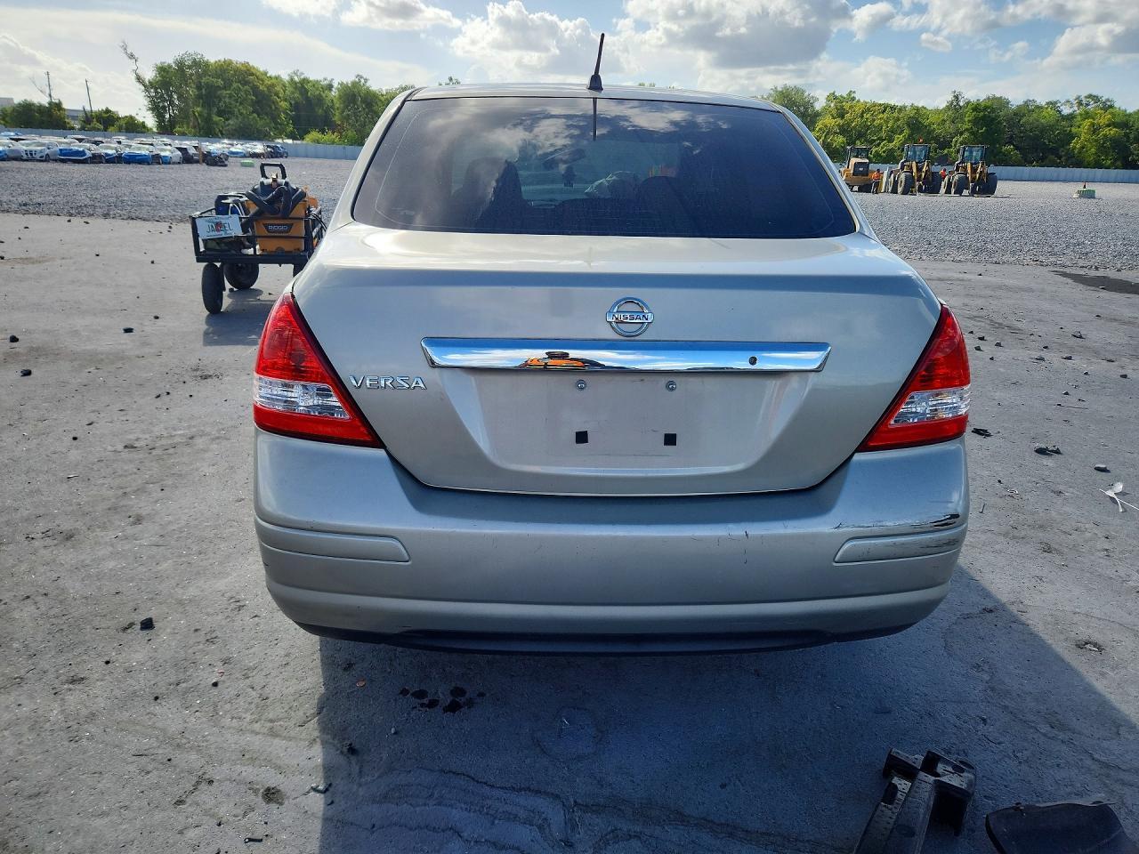2009 NISSAN VERSA