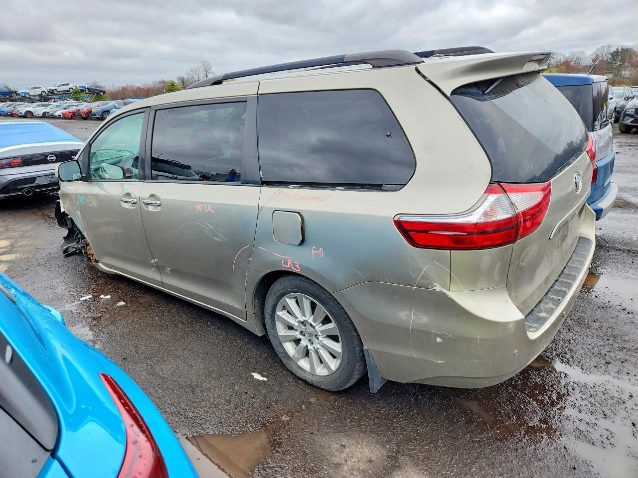 2015 TOYOTA SIENNA
