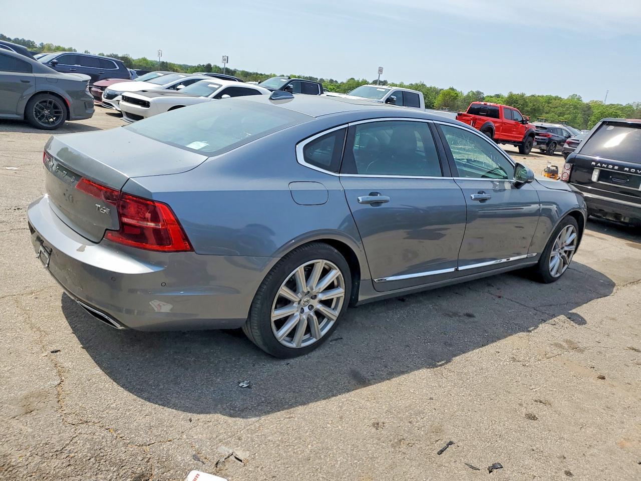 2018 VOLVO S90