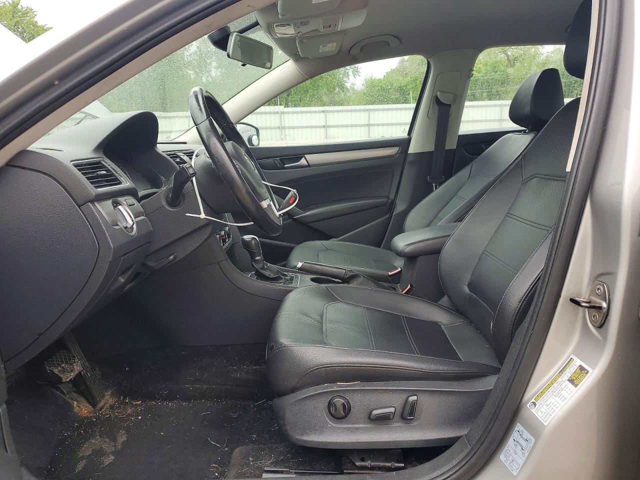2014 VOLKSWAGEN Passat