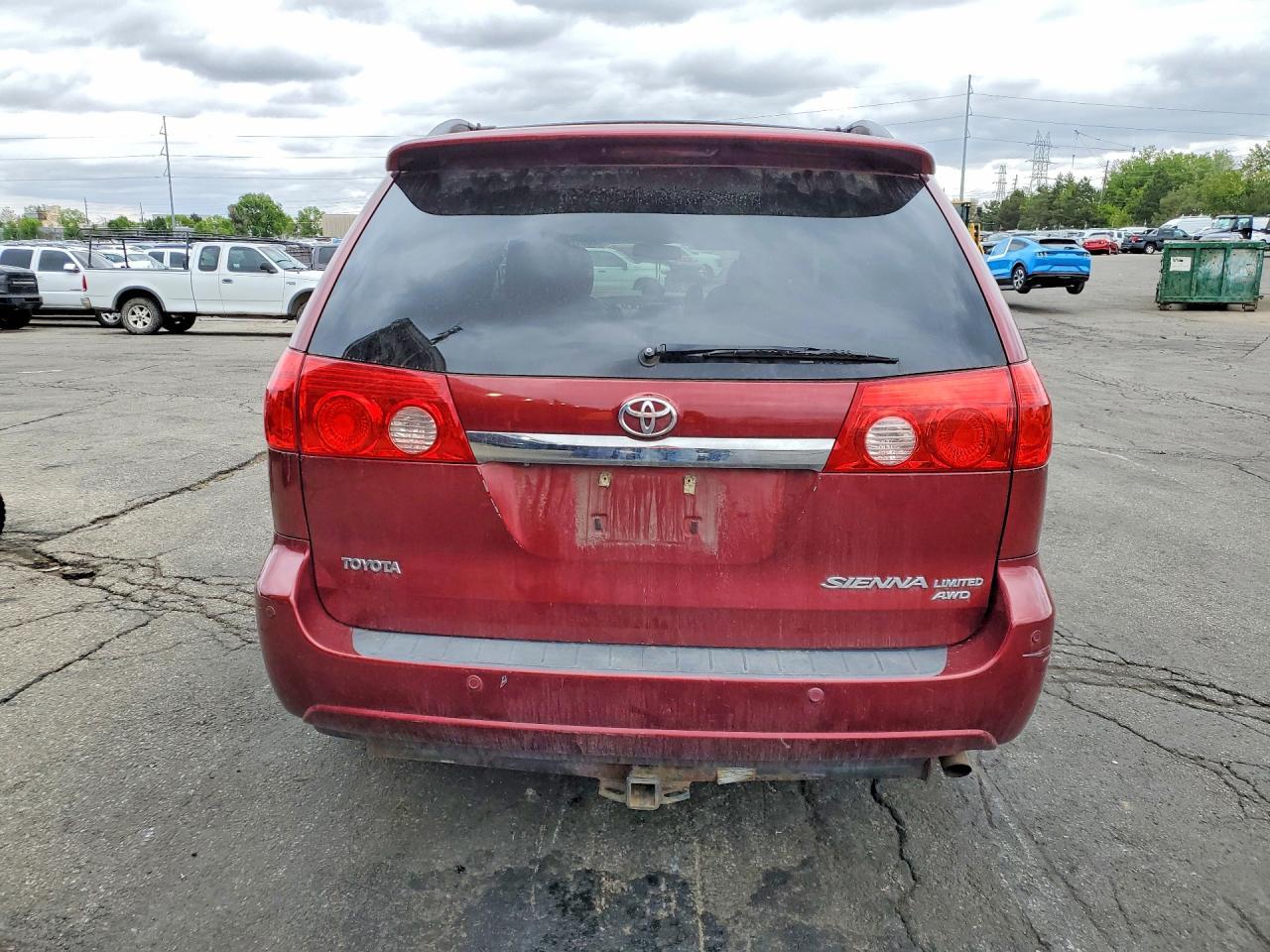 2010 TOYOTA SIENNA