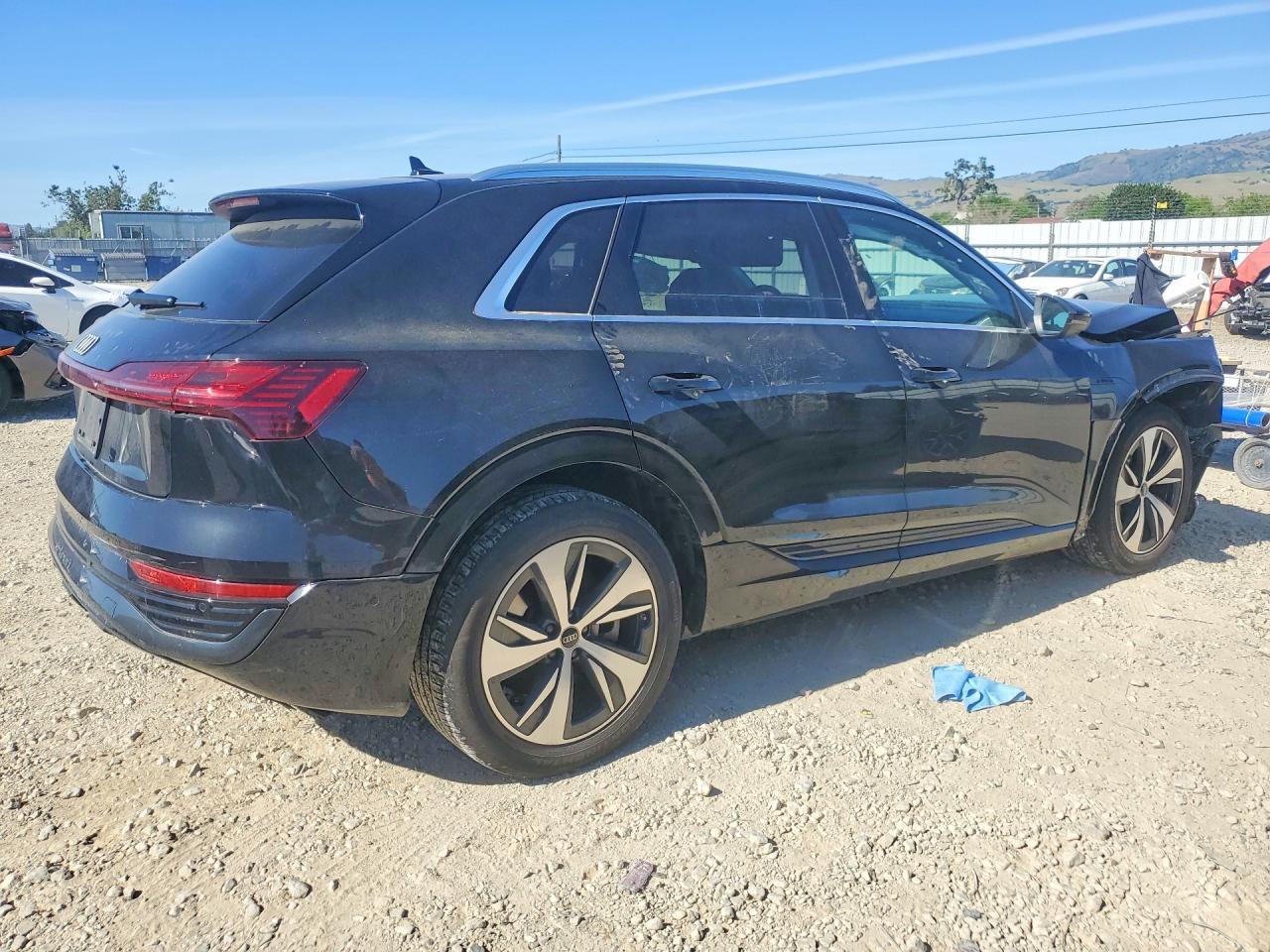2024 AUDI Q8