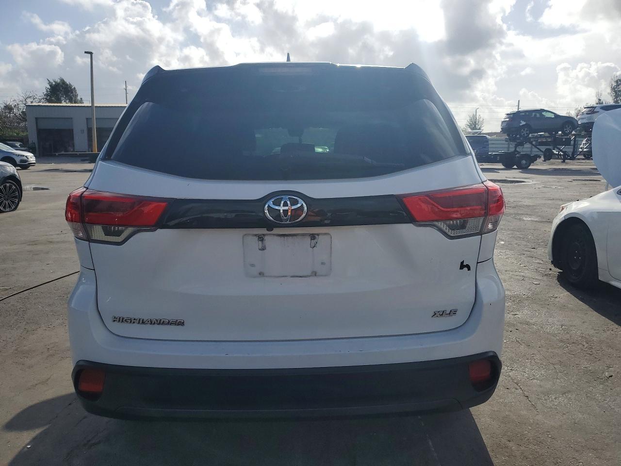 2017 TOYOTA HIGHLANDER