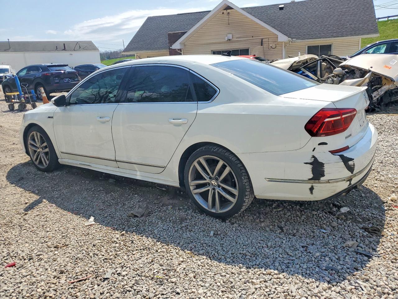 2017 VOLKSWAGEN Passat