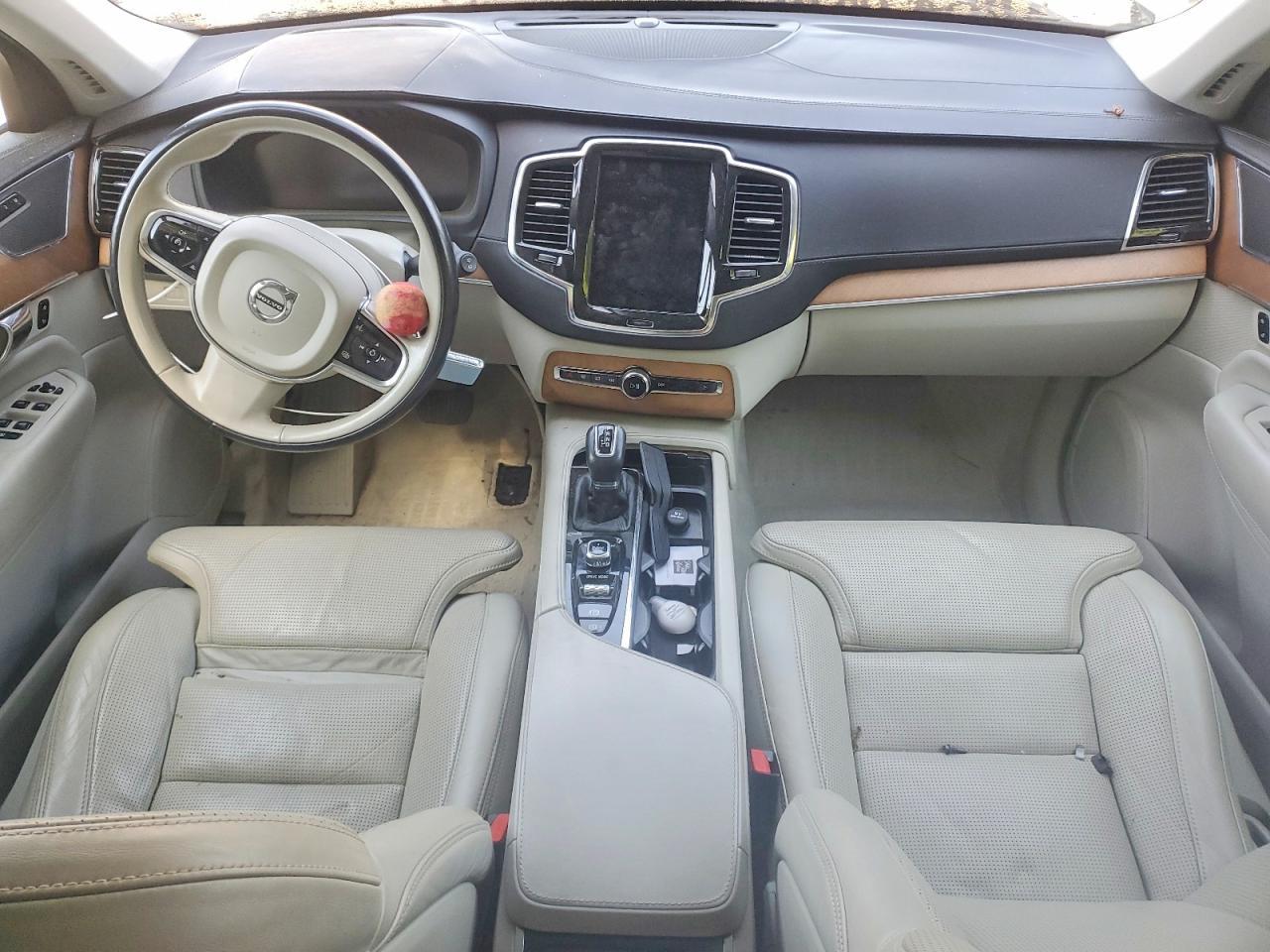 2016 VOLVO XC90