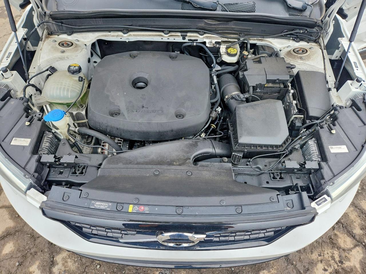 2021 VOLVO XC40