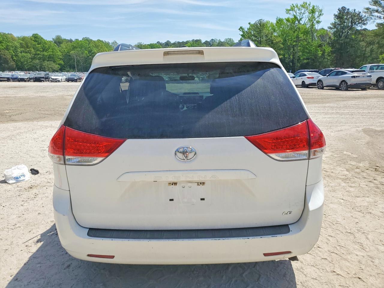 2011 TOYOTA SIENNA