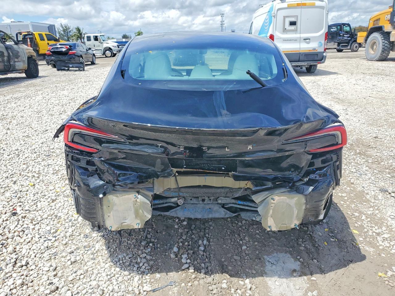 2025 TESLA MODEL 3