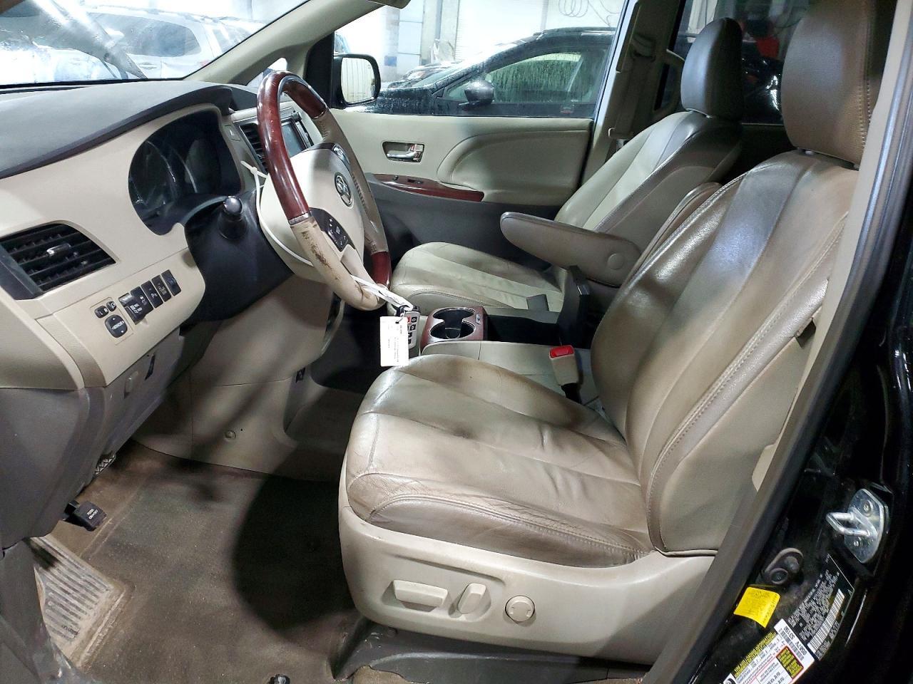 2013 TOYOTA SIENNA