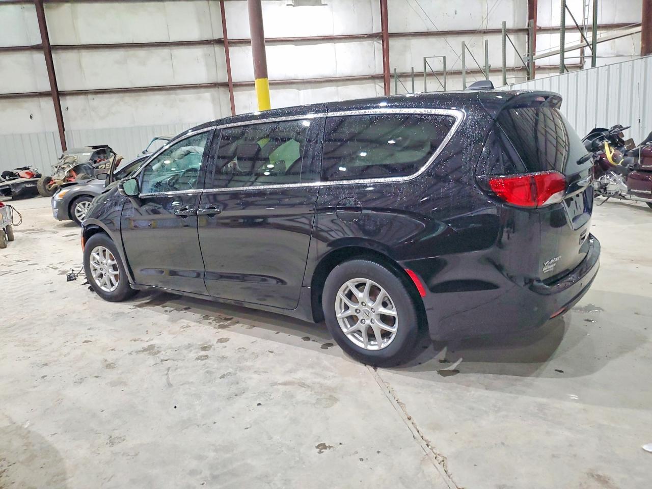 2025 CHRYSLER Voyager