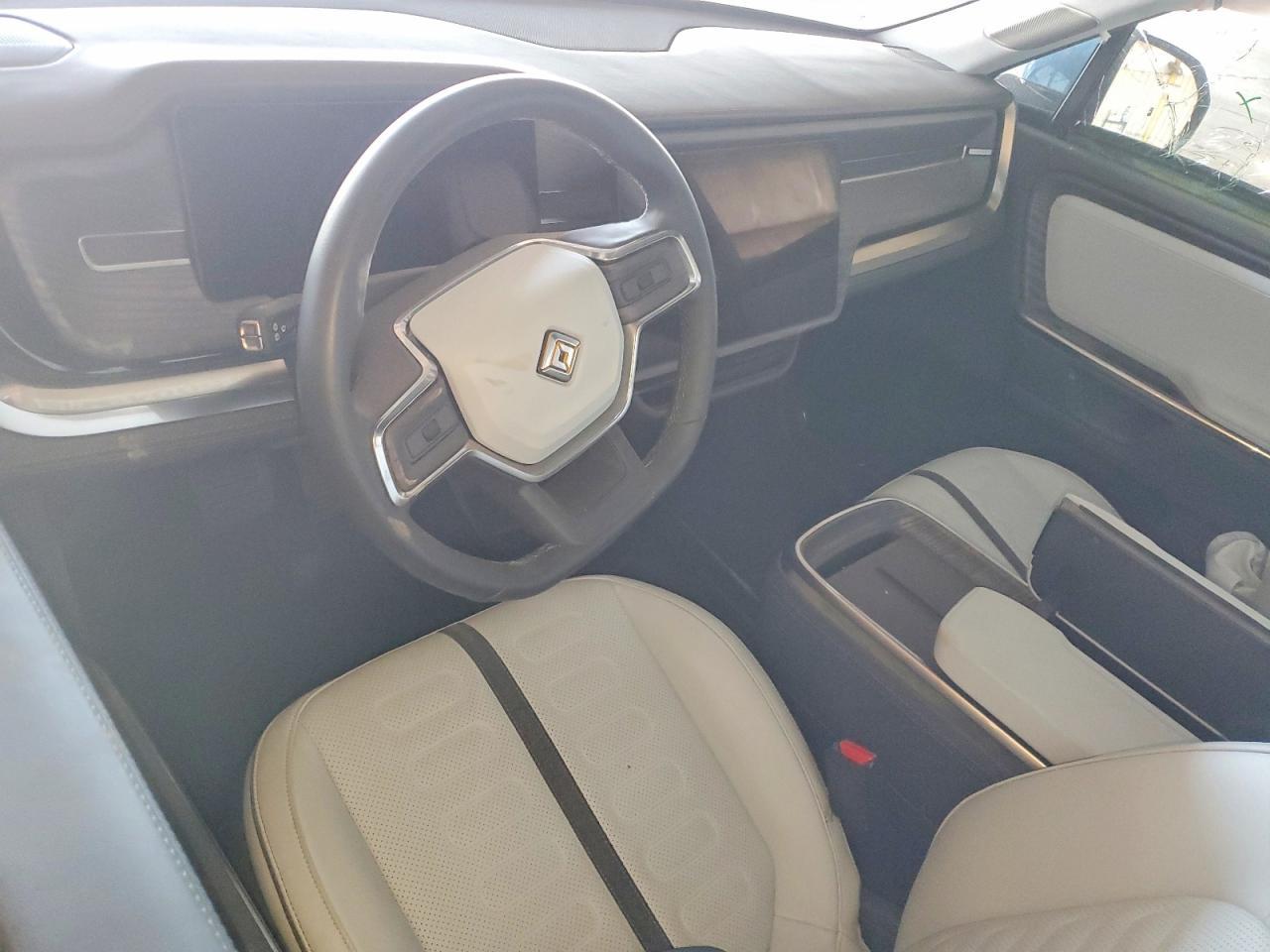2026 RIVIAN R1s