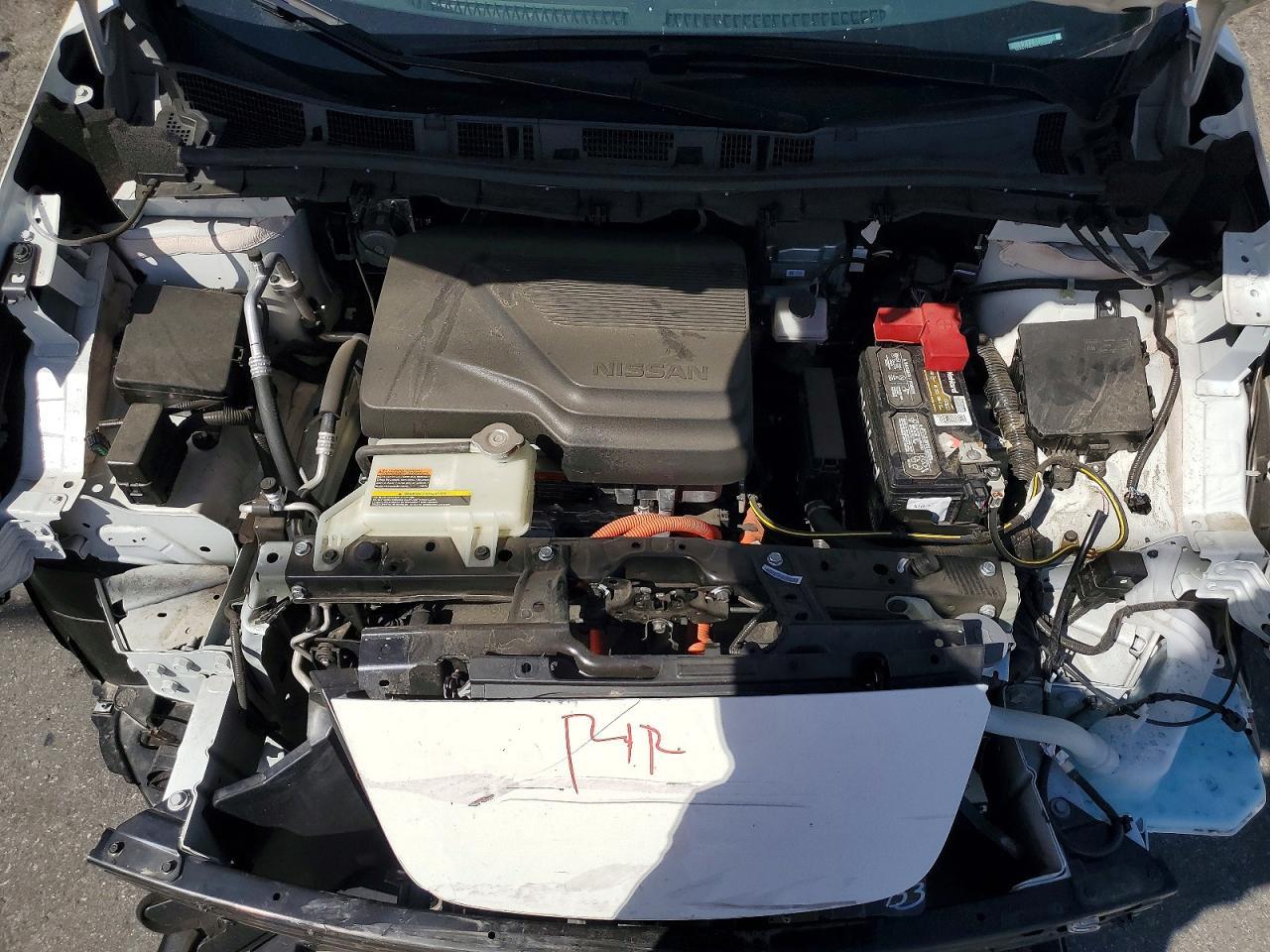 2025 NISSAN LEAF