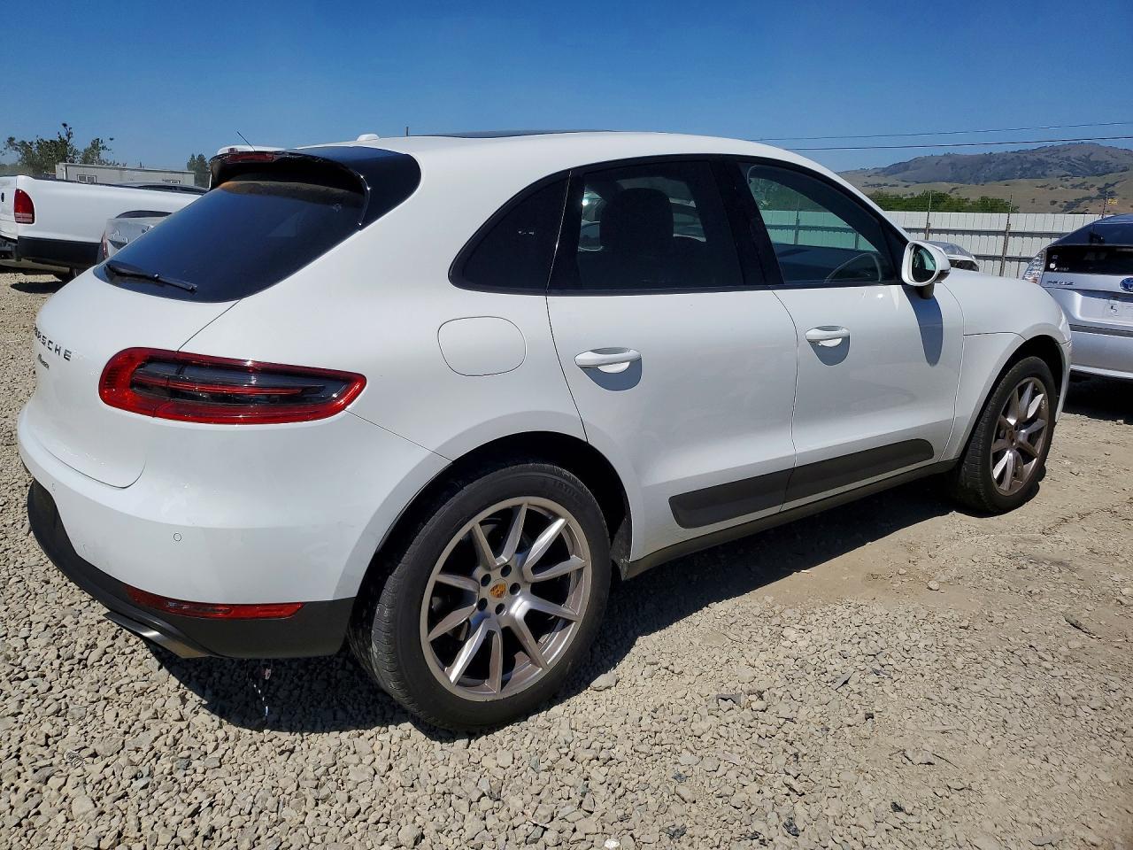 2017 PORSCHE Macan