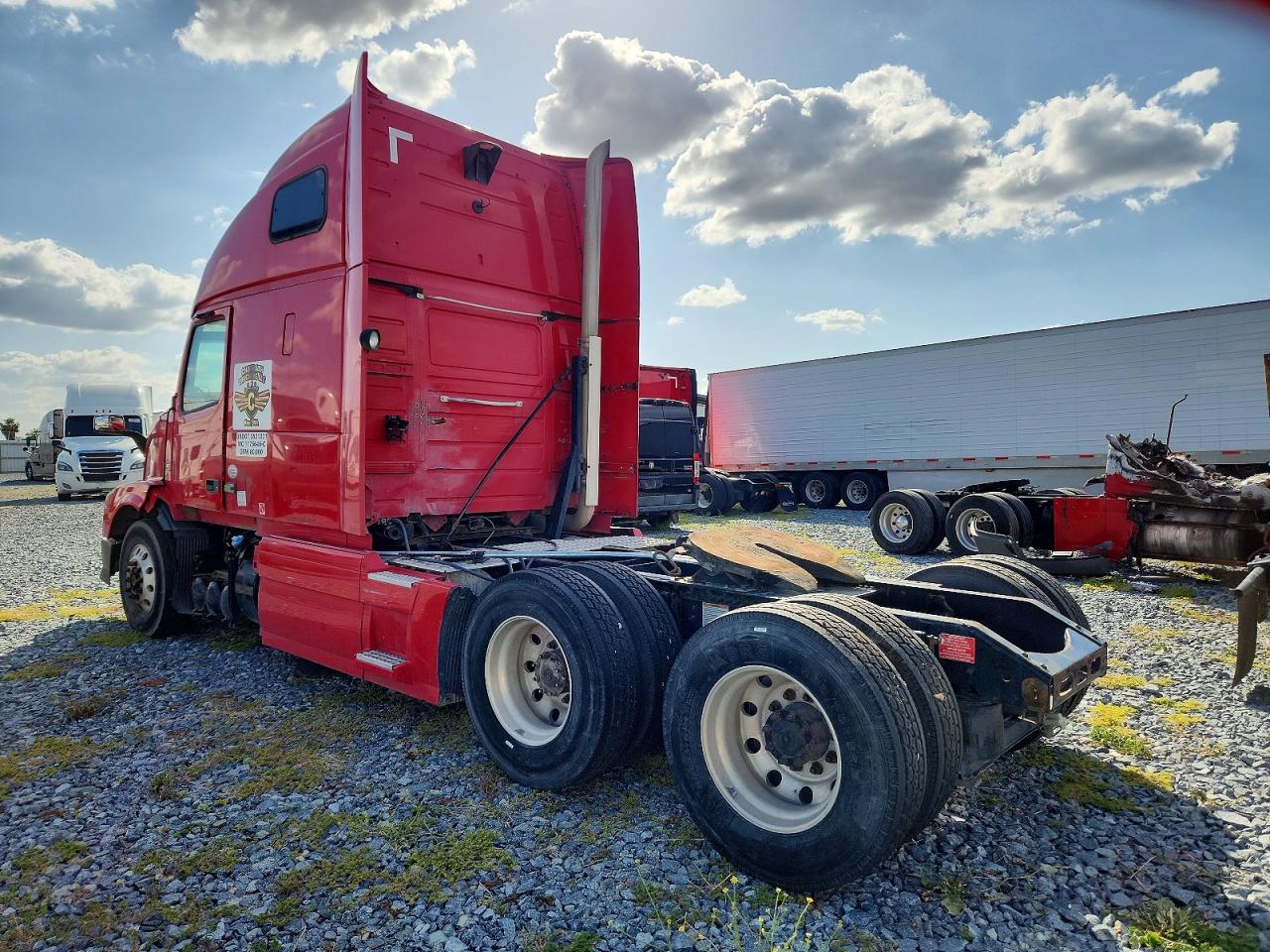 2015 VOLVO VNL