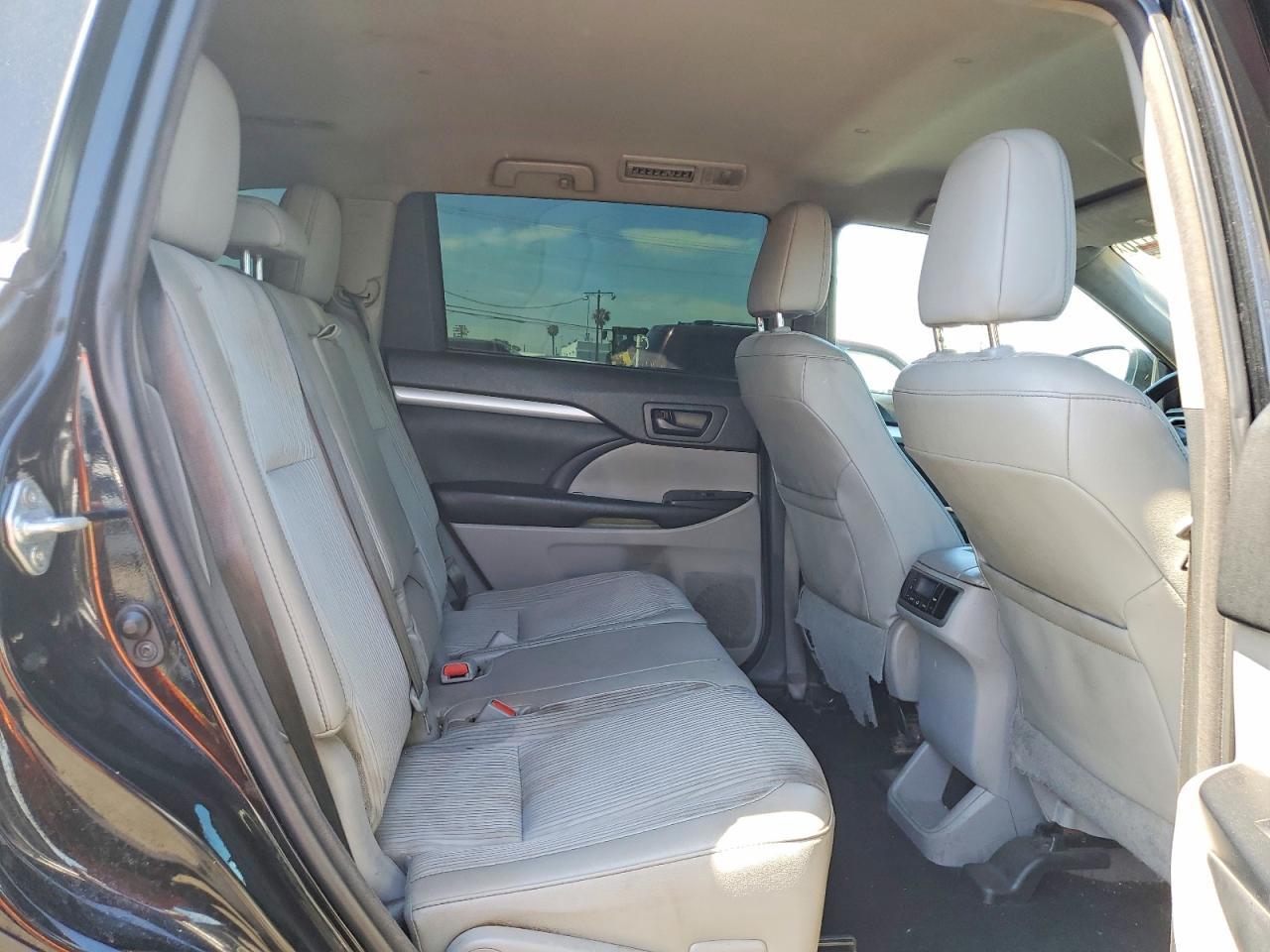 2016 TOYOTA HIGHLANDER