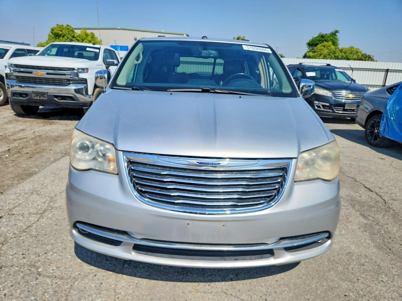 2011 CHRYSLER Town & Country
