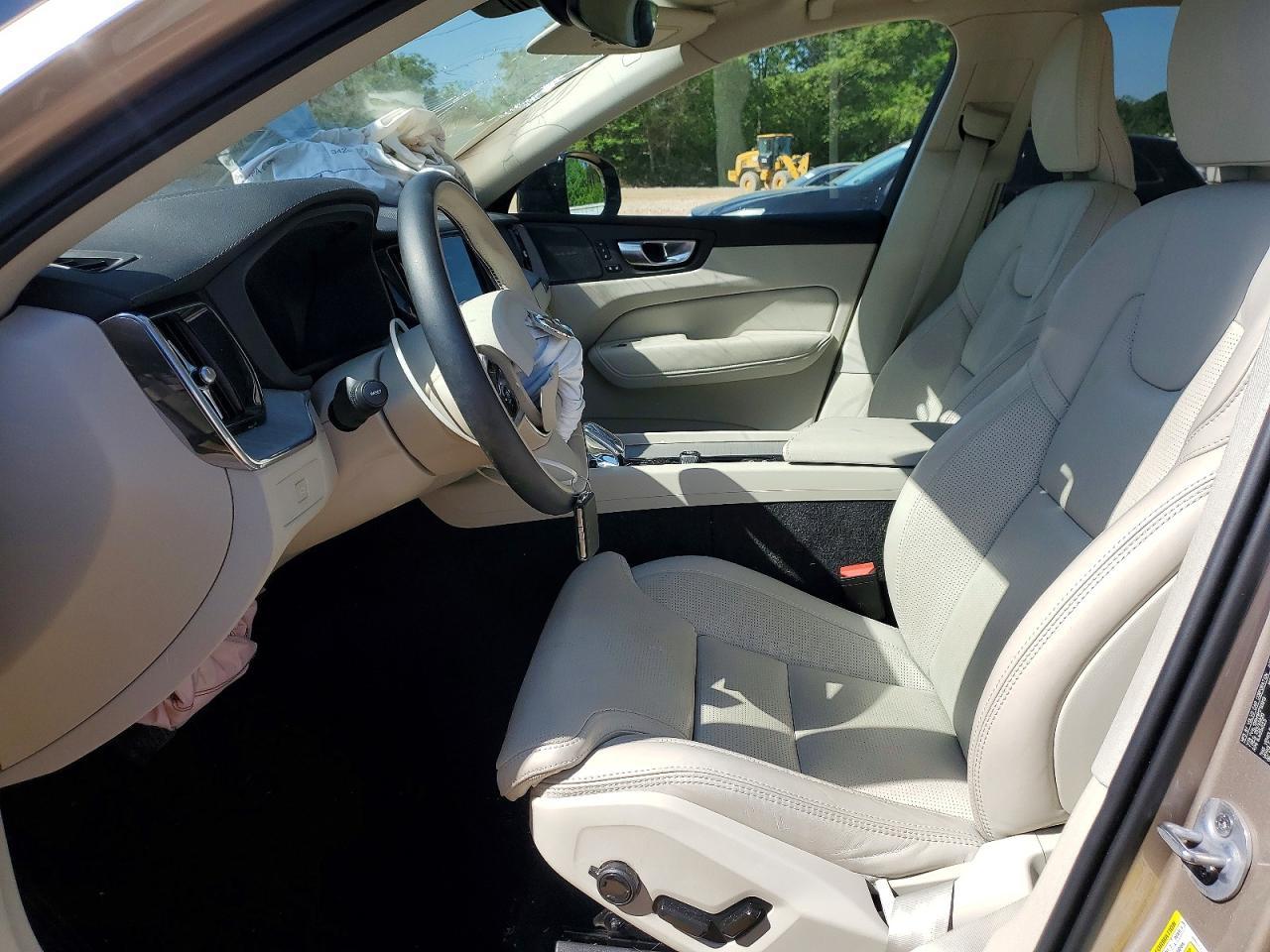 2024 VOLVO XC60