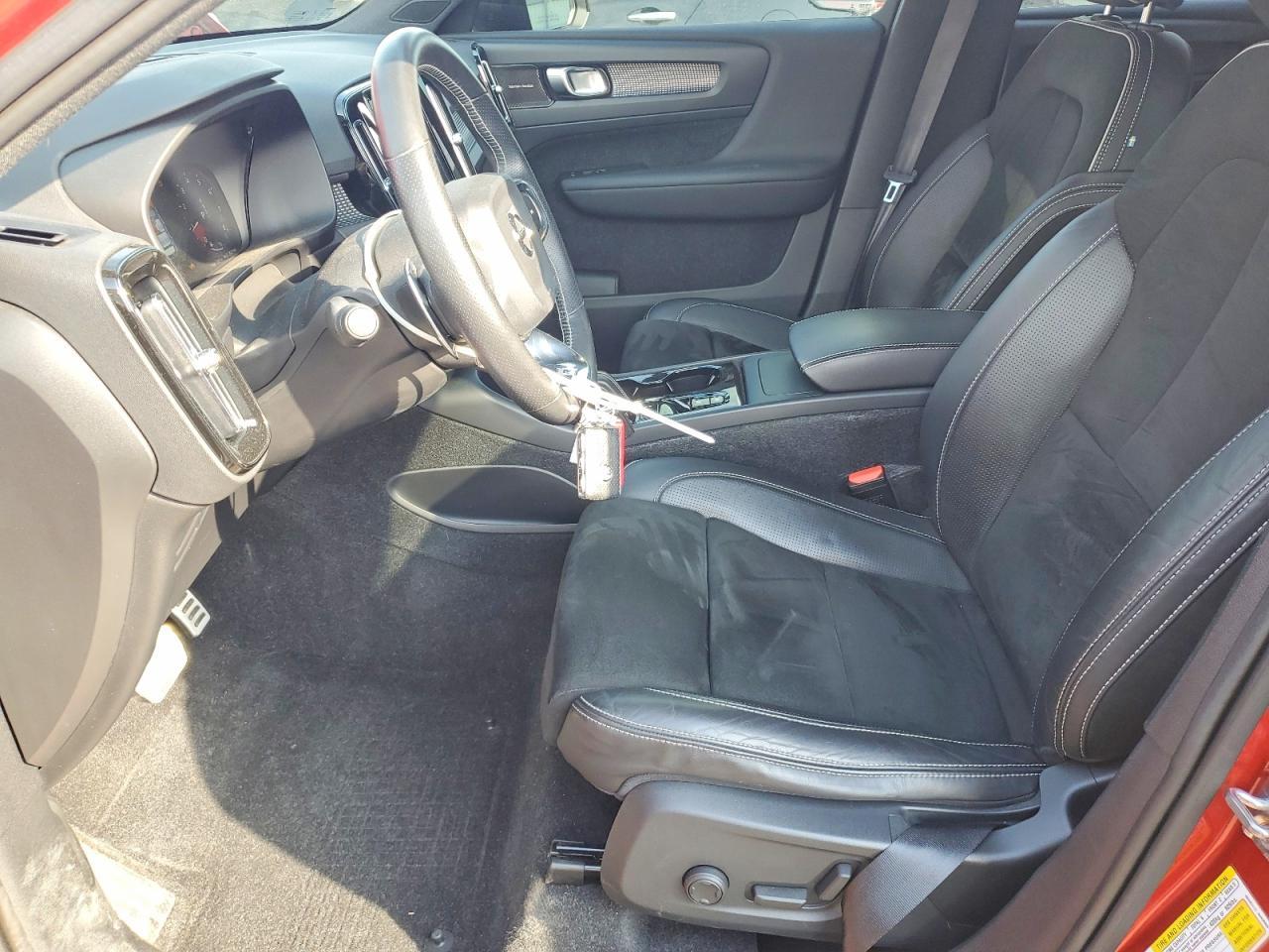 2019 VOLVO XC40