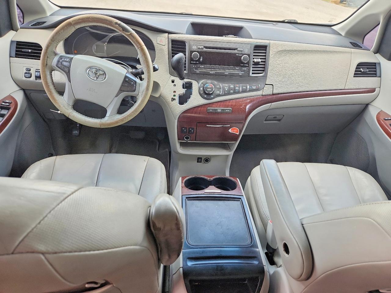 2012 TOYOTA SIENNA