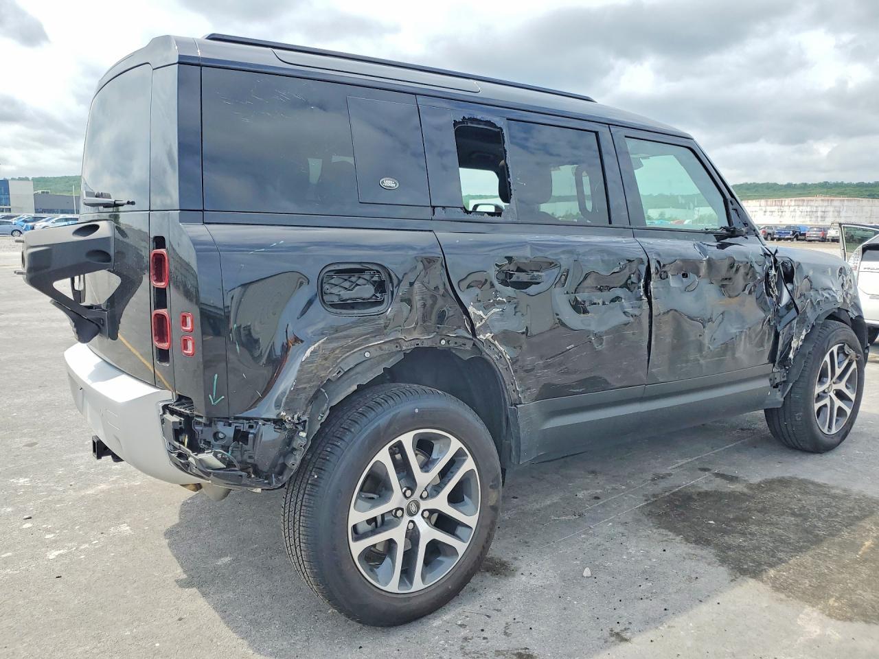 2024 LAND ROVER Defender
