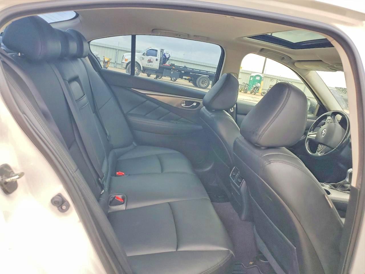 2015 INFINITI Q50