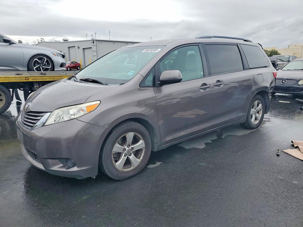 2016 TOYOTA SIENNA