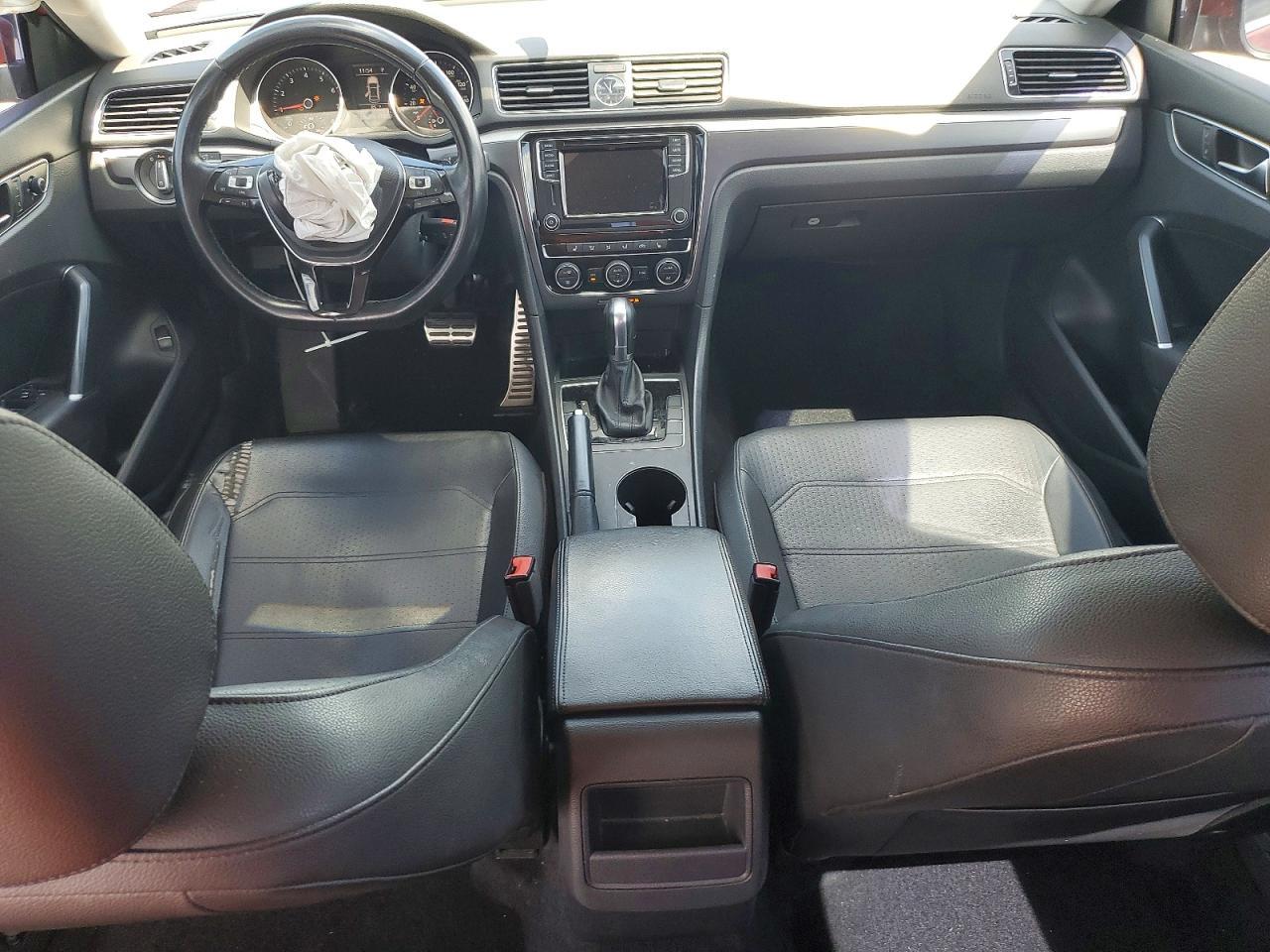 2017 VOLKSWAGEN Passat