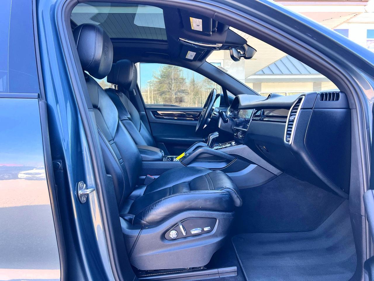 2019 PORSCHE CAYENNE