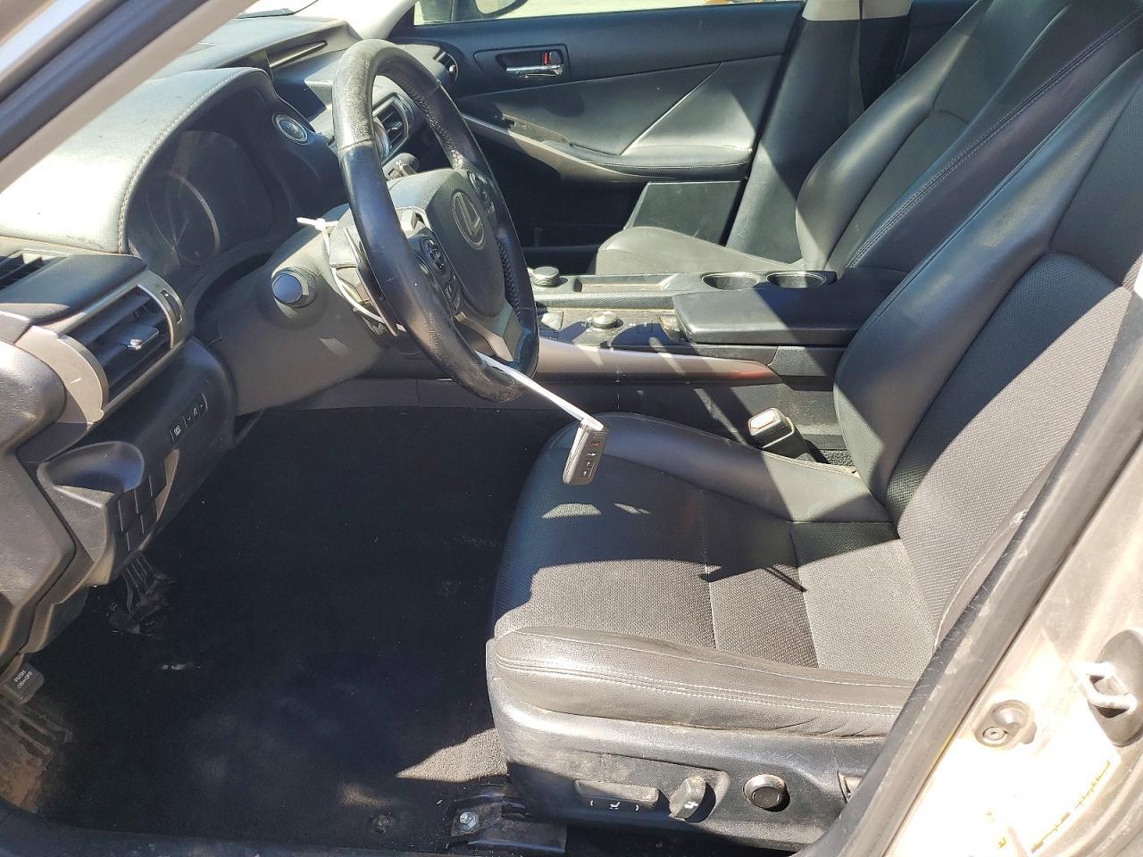 2016 LEXUS IS 200t