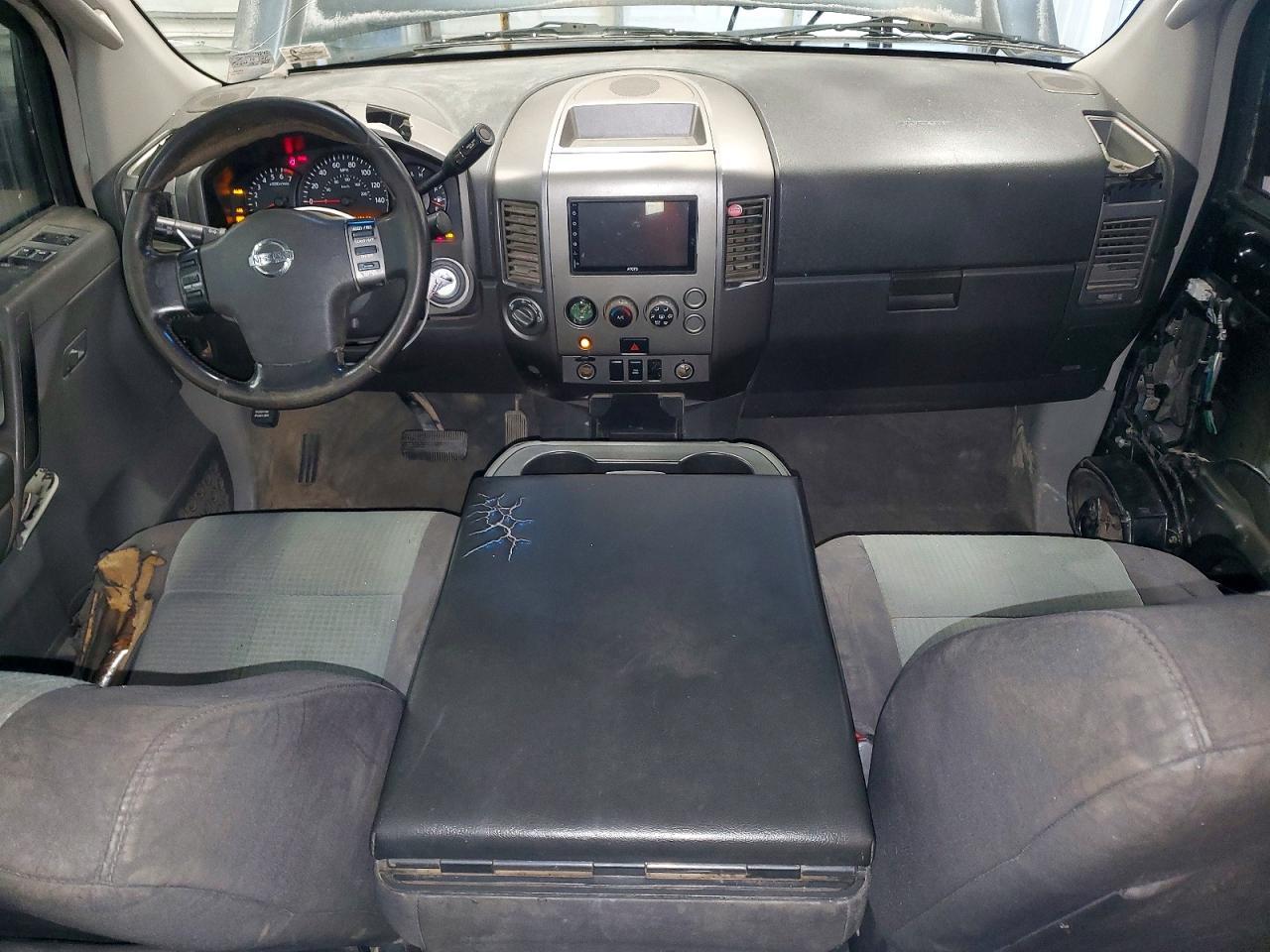 2004 NISSAN Titan