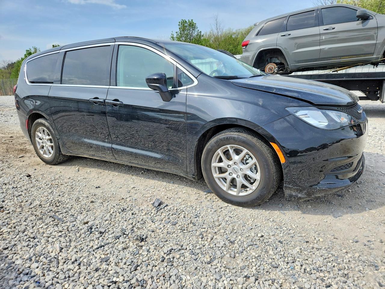 2024 CHRYSLER Voyager