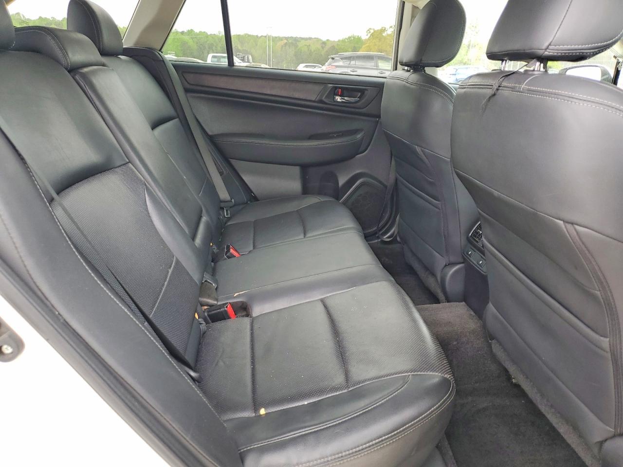 2015 SUBARU Outback