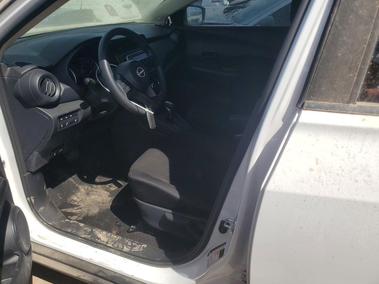 2024 NISSAN KICKS