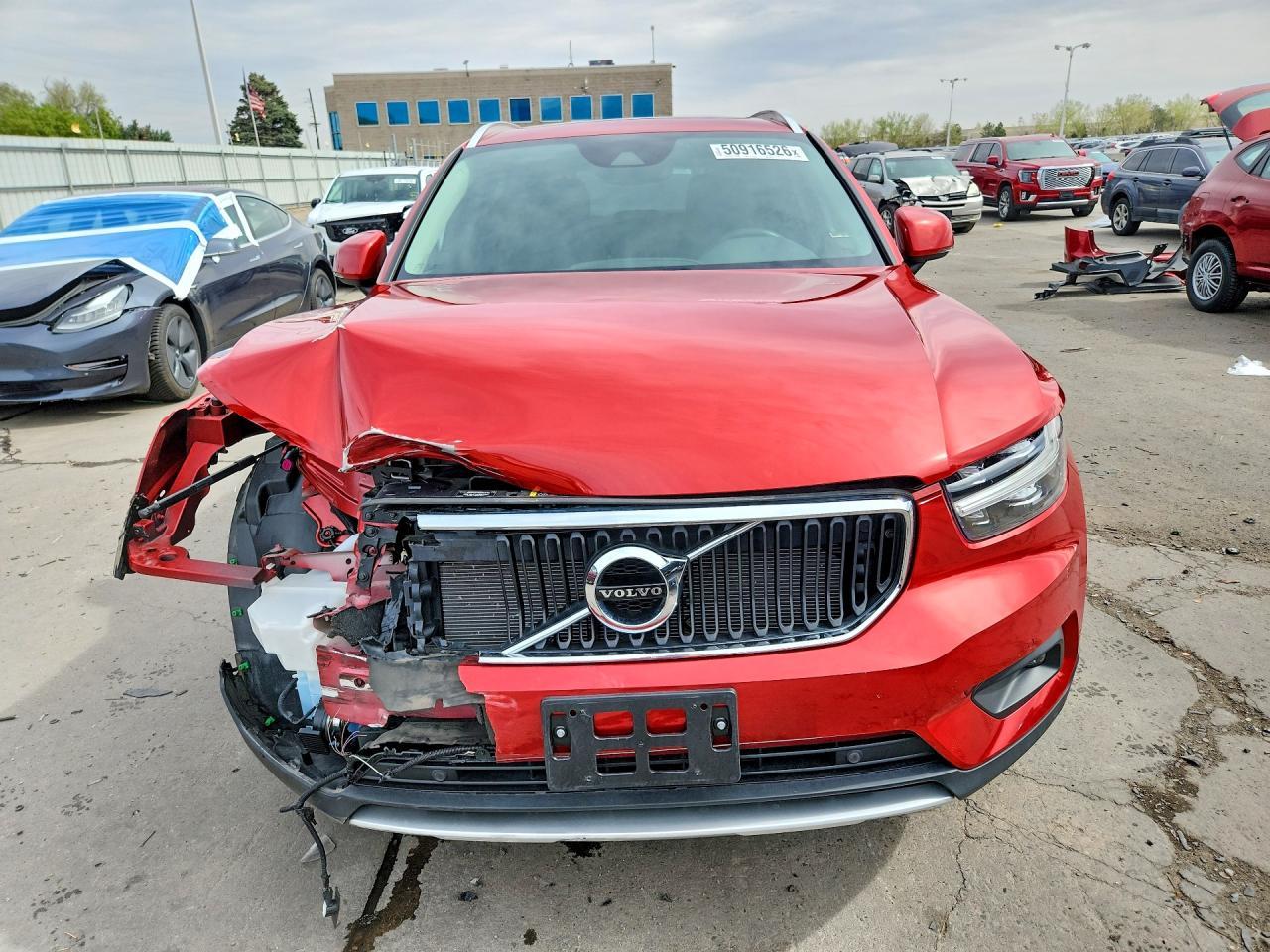 2021 VOLVO XC40