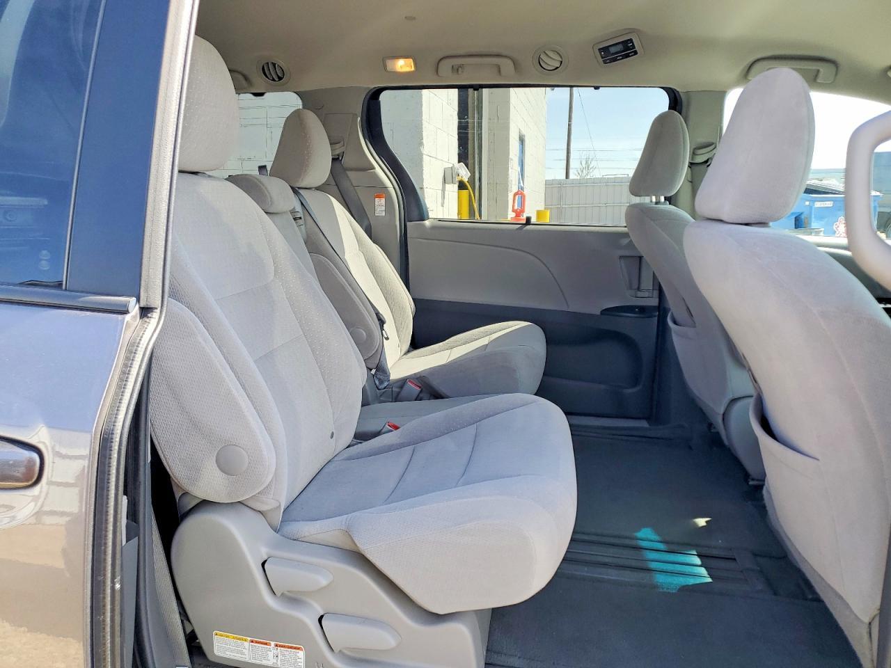 2016 TOYOTA SIENNA