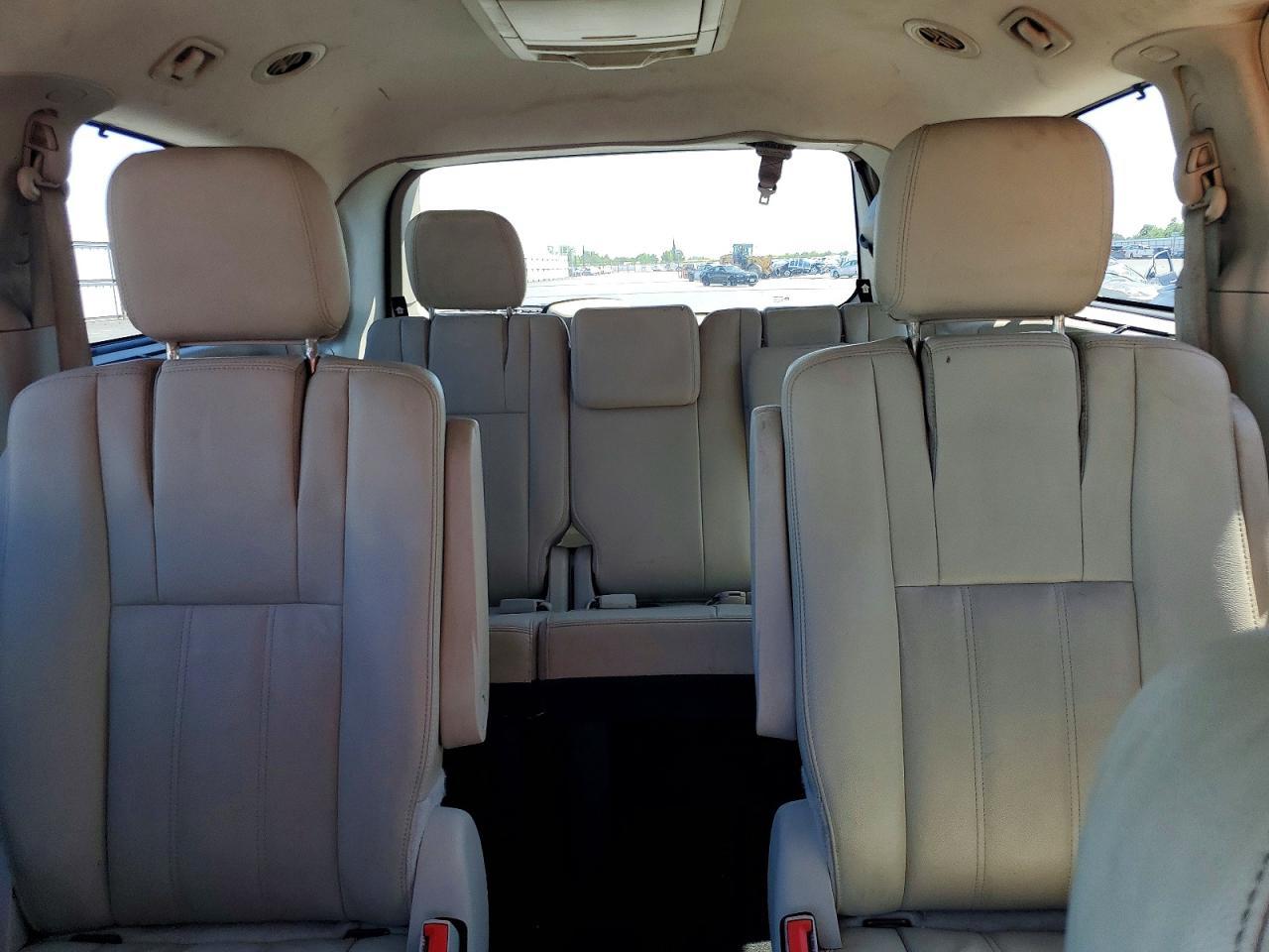 2015 CHRYSLER Town & Country