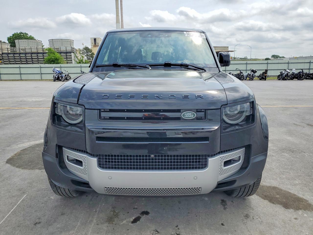 2024 LAND ROVER Defender