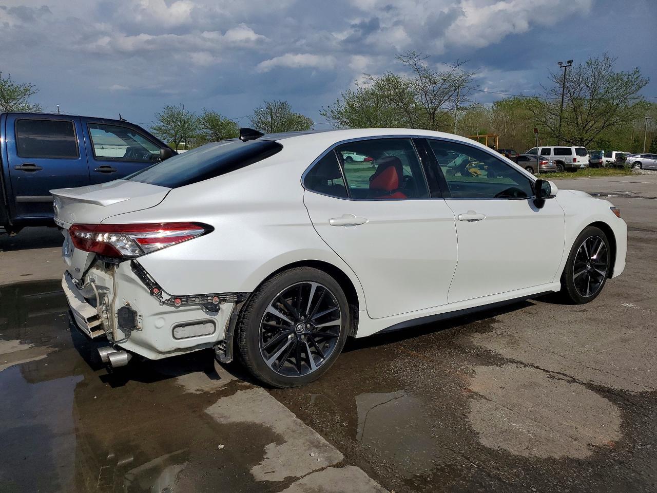 2018 TOYOTA CAMRY